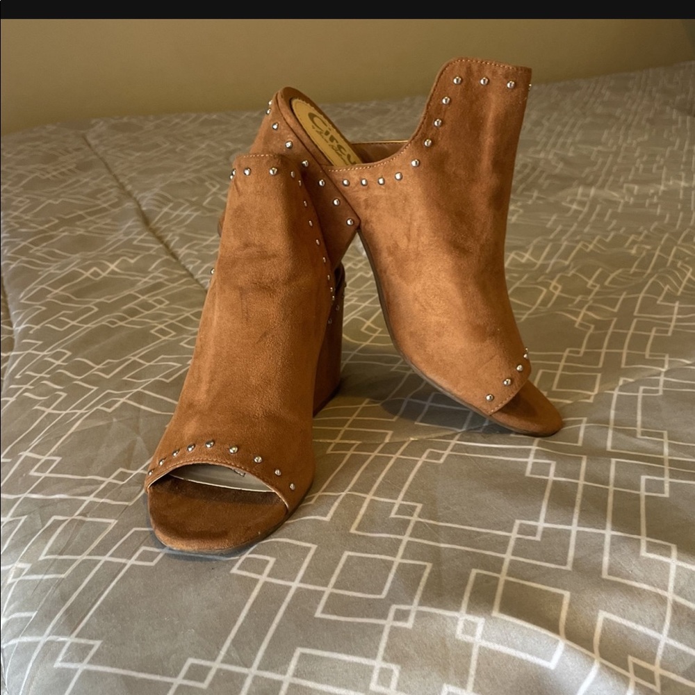 Brown suede Mules